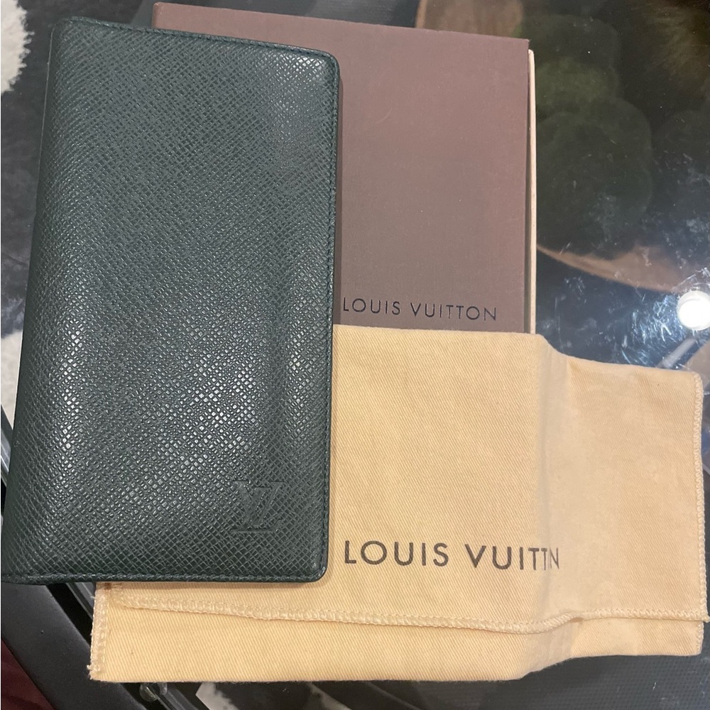 Louis Vuitton Long Wallet/ Taiga Porte Valeurs Organizer Wallet in Taiga leather